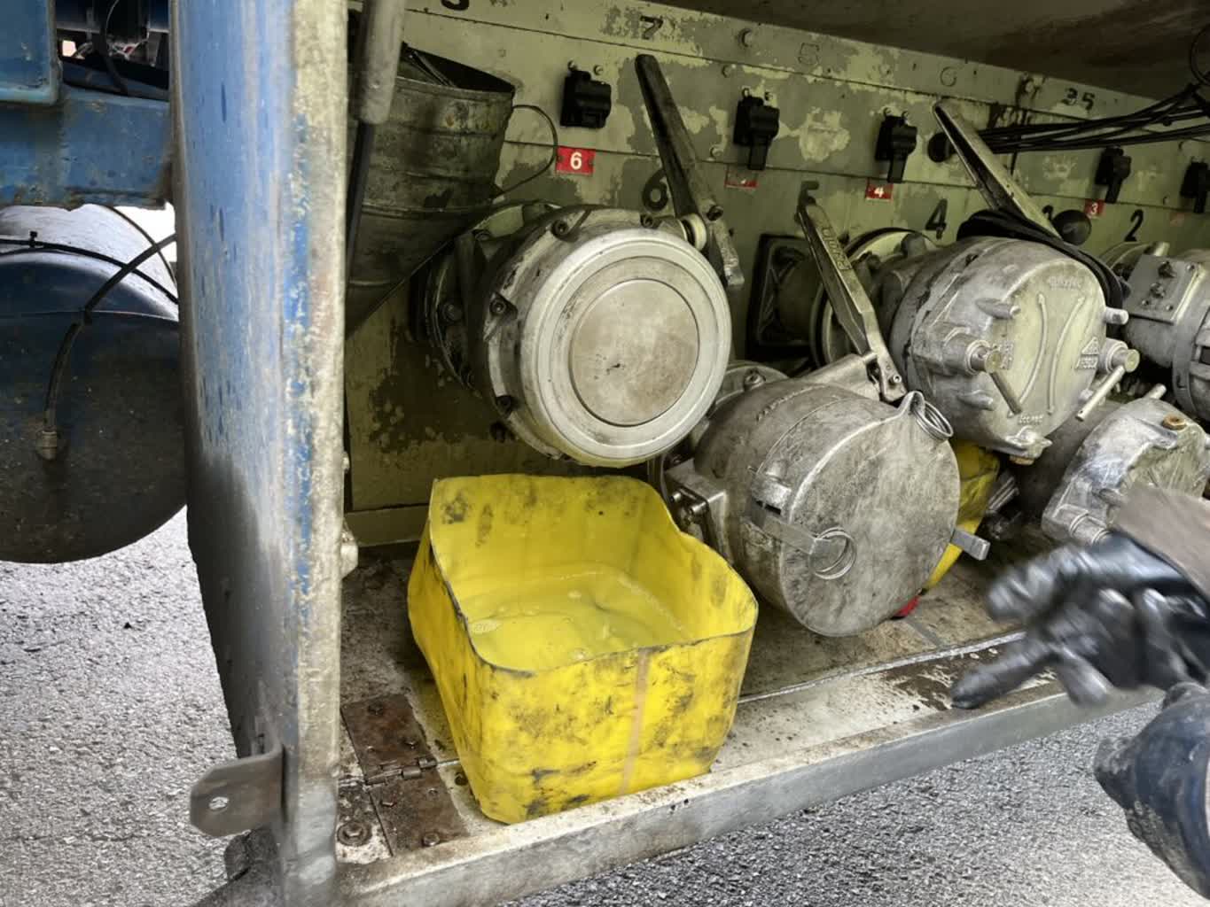 Nieszczelna cysterna zatrzymana przez inspektorów WITD 2 2-Duzy-1024x768.jpg