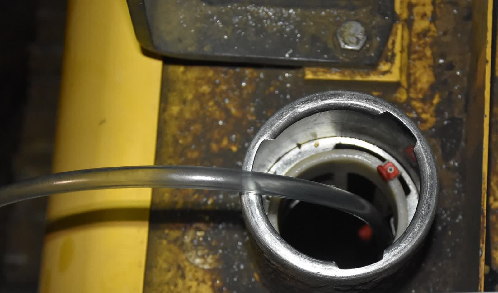 Złodzieje przyłapani! Kradli paliwo z maszyn budowlanych 2 347-266885.jpg