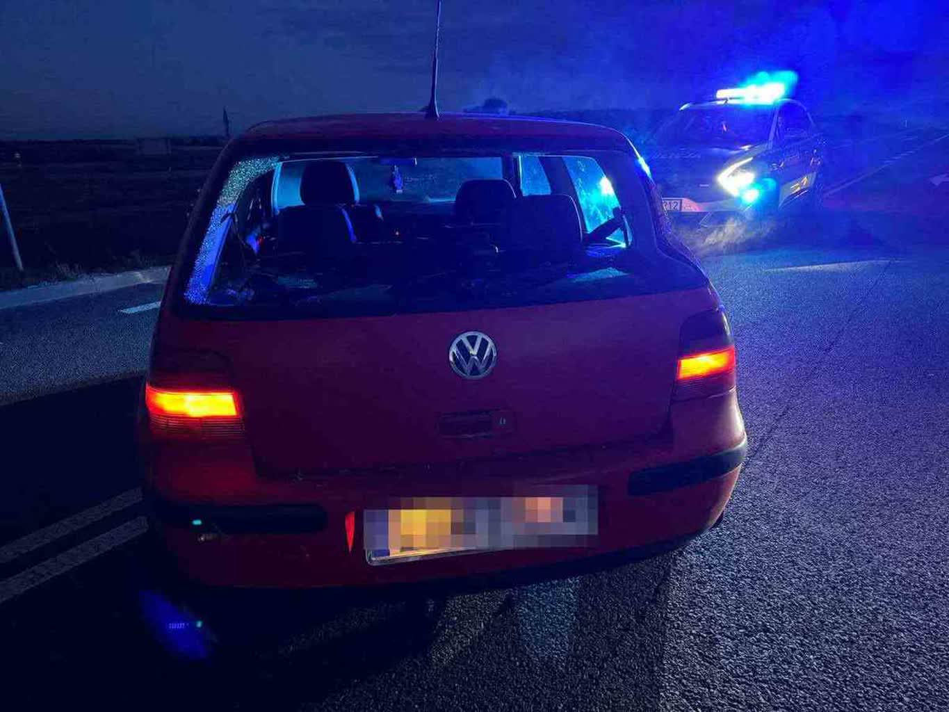 Zasnął za kierownicą na środku drogi. 2 358-266173.jpg