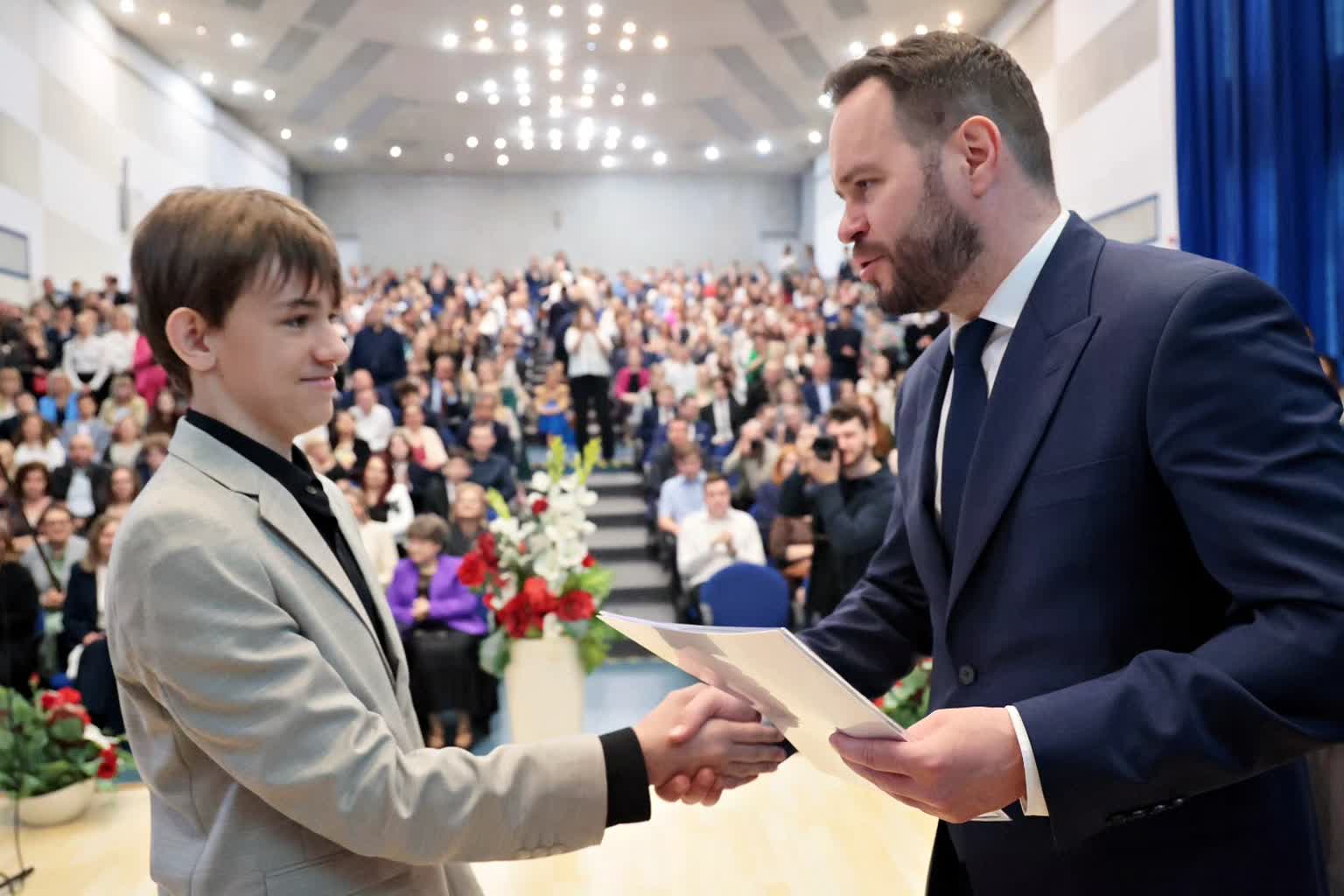 Uczniowie z regionu docenieni w konkursach przedmiotowych. Za nami uroczysta gala 2 501213332_1105690348035437_5106538643378716362_n.jpg