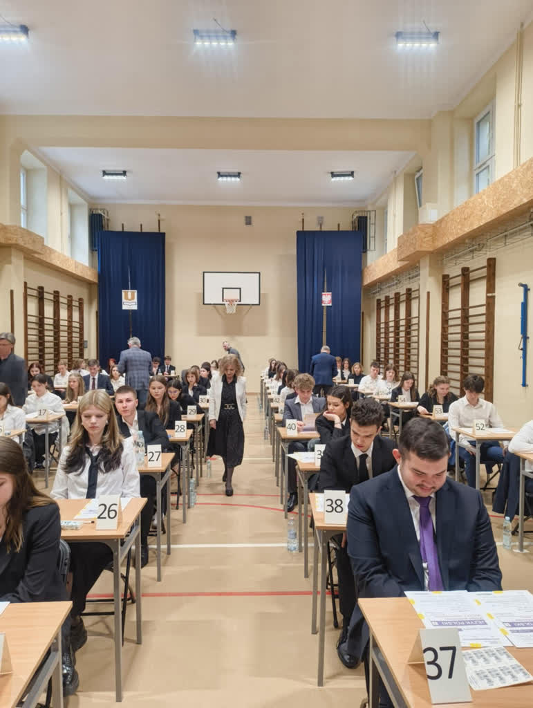 "Nie było aż tak trudno". Pierwsze wrażenia maturzystów po egzaminie z j. polskiego 3 82f44ccb-50fa-4862-9a0e-243828190a0c.png