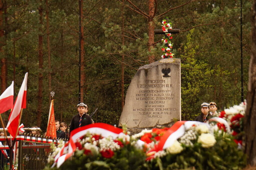 Uczczą rocznicę rozbicia obozu zagłady żołnierzy Armii Krajowej 2 bludek 1 2025 05 04 094539