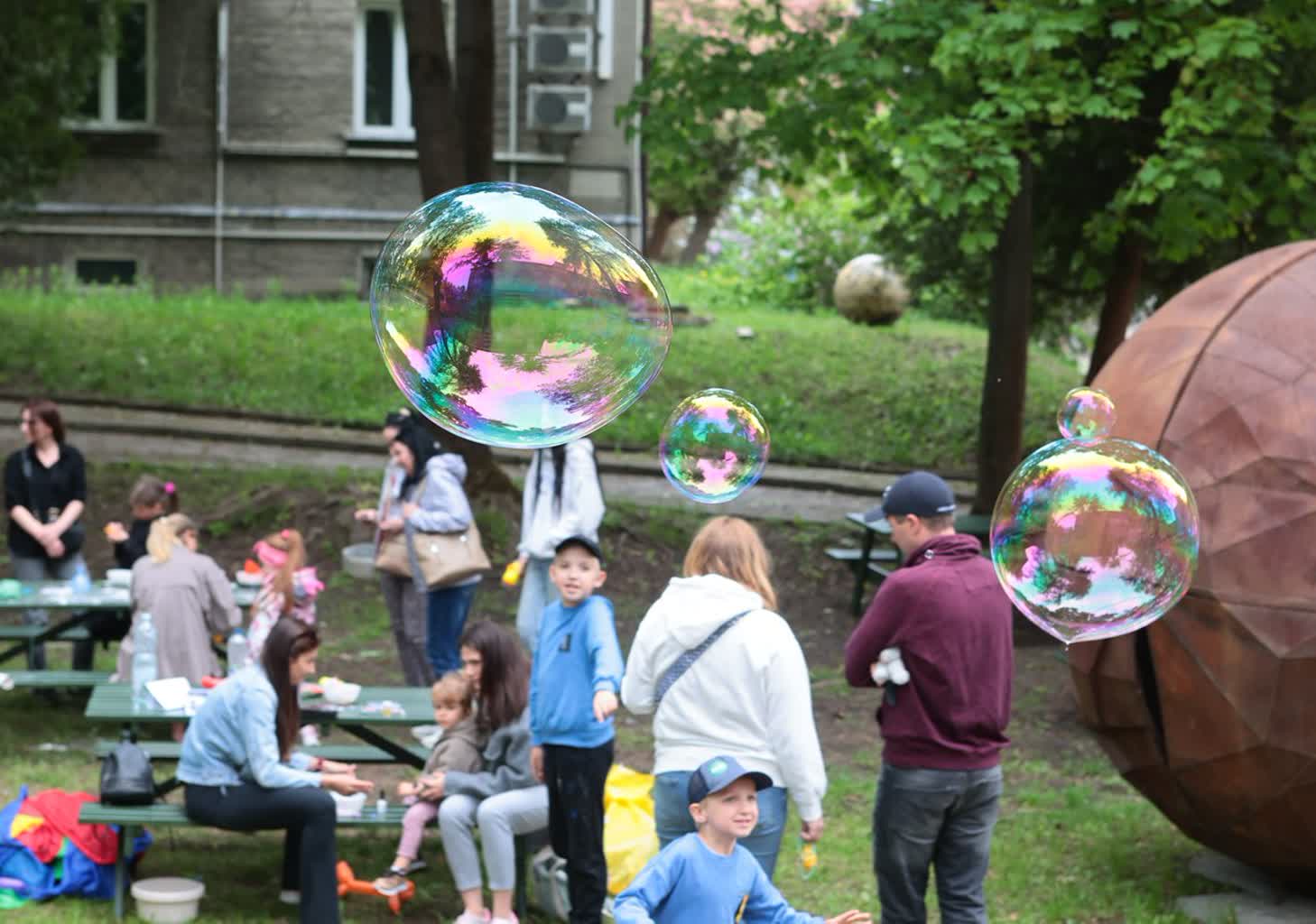 Dzieciaki rządziły w Lublinie. Rodzinna niedziela na skwerku 2 dzieci 2.jpg