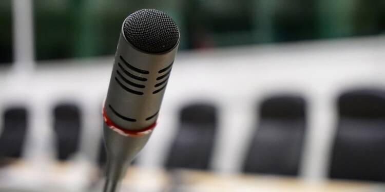 microphone 704257 1280 2 2025 05 27 191857