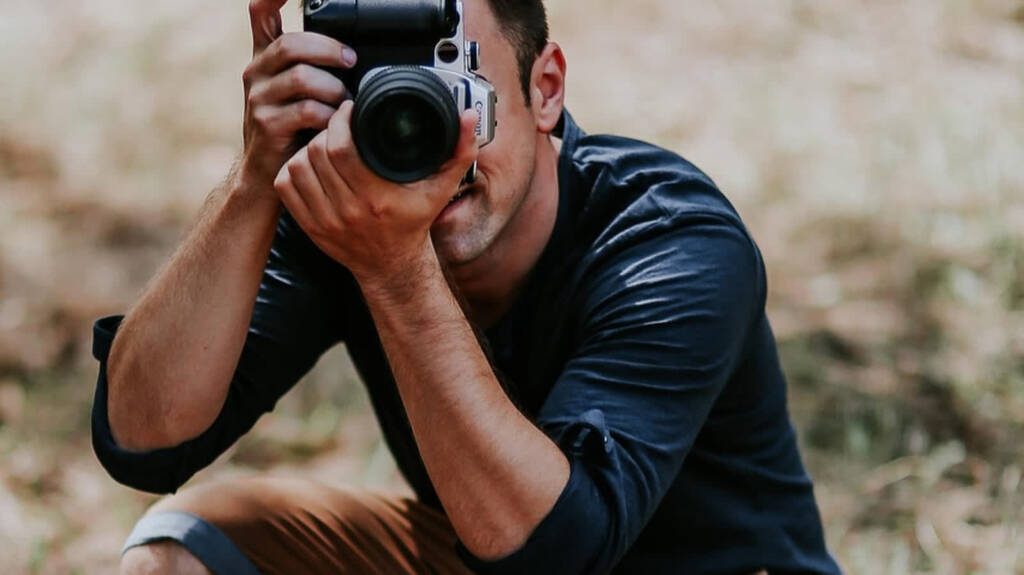 photographer 2452235 1280 2025 05 10 002843