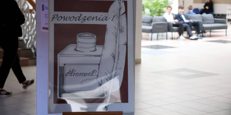 2024.05.14. LUBLIN . SZKOLA PODSTAWOWA NR 51 . UL. BURSZTYNOWA . EGZAMIN OSMOKLASISTY Z JEZYKA POLSKIEGO . 
FOT. PIOTR MICHALSKI