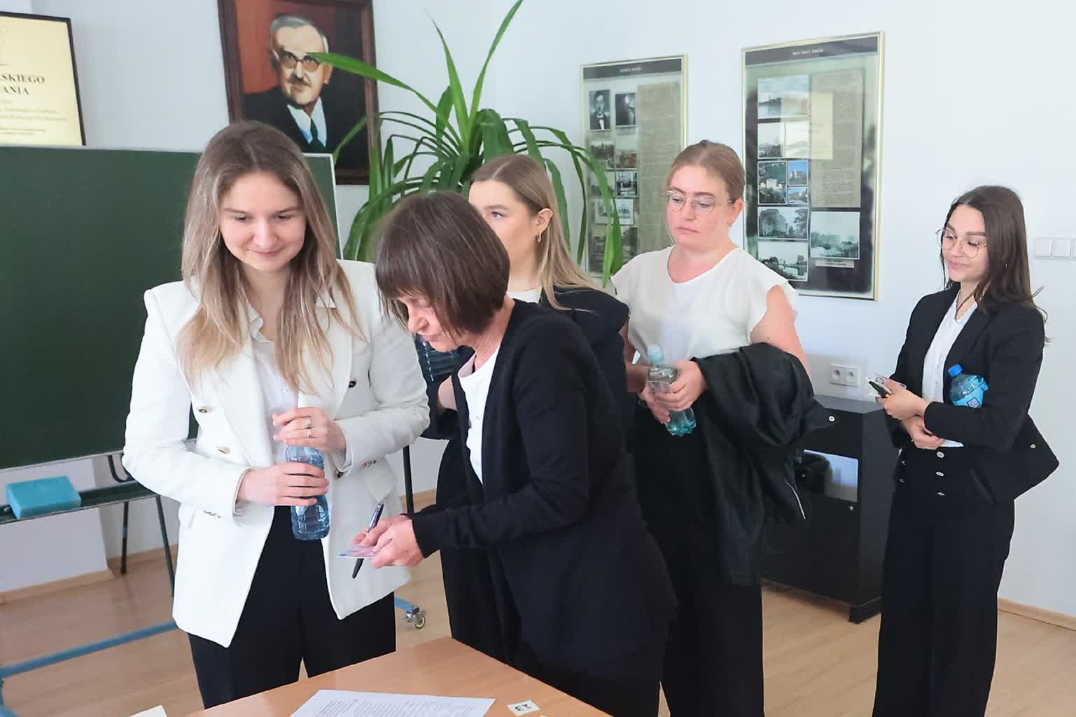 Królowa jest tylko jedna. Dziś egzamin maturalny z matematyki 2 polski-050525-015-2025-05-05-100902.jpg
