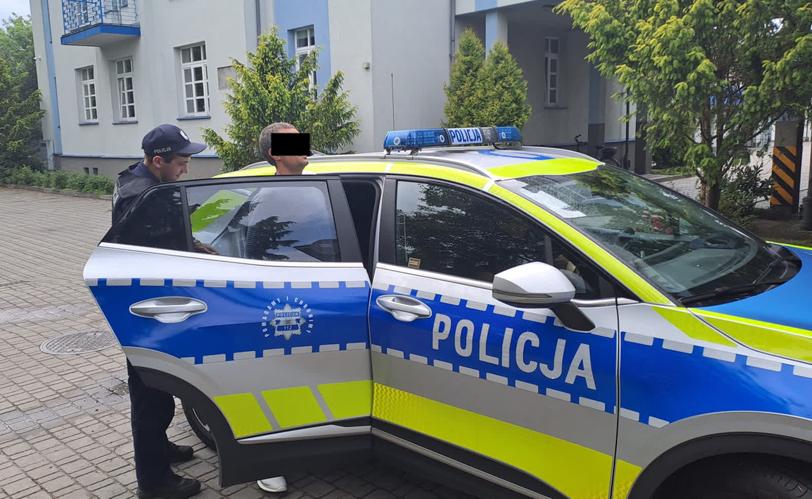 Złamał zakaz zbliżania i groził rodzicom. 30-latek aresztowany 2 360-269845.jpg