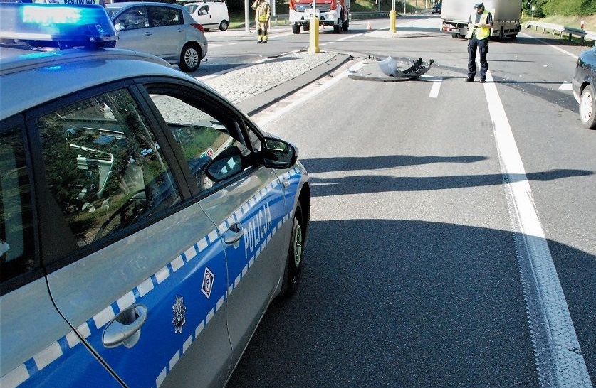 Zderzenie 4 aut na drodze krajowej