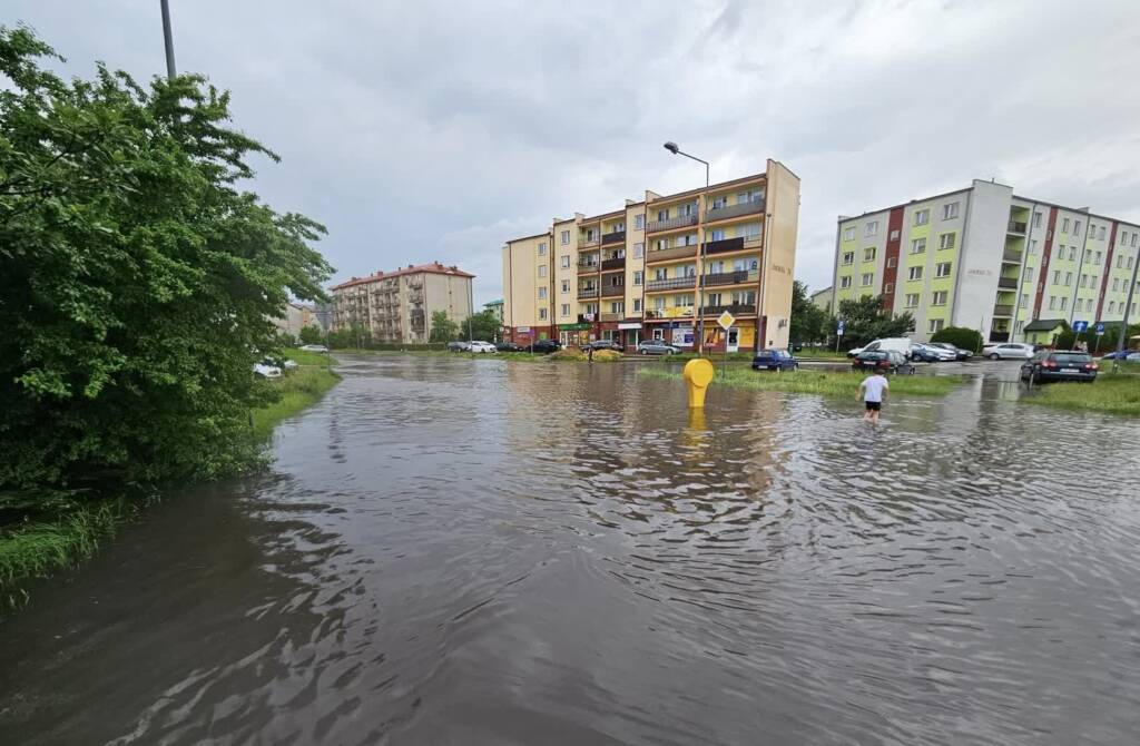 Biała Podlaska: Podtopione rondo utrapieniem kierowców i pieszych 1 503694042 1277702231023944 6792695840209095100 n 2025 06 09 162753