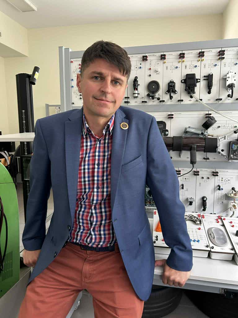 „Patrzymy na potrzeby rynku”. W Lublinie będą kształcić techników elektromobilności 2 942e55a3-9bc9-41ec-b41b-39c8a552deda.jpg