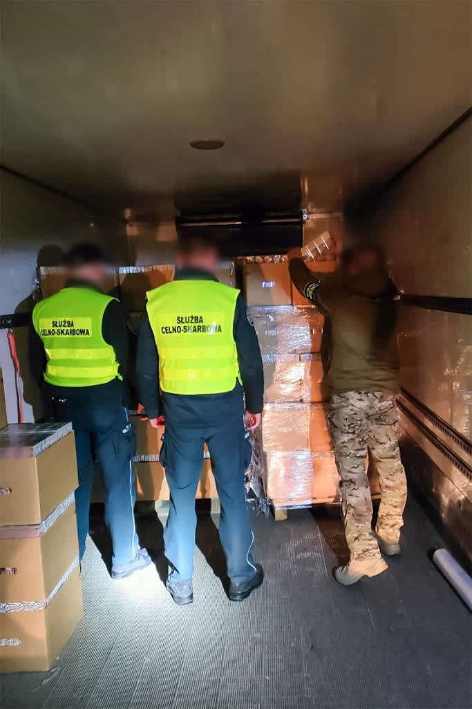 Wspólna akcja służb. Przemyt papierosów za 1,7 mln zł udaremniony 2 article (5).png