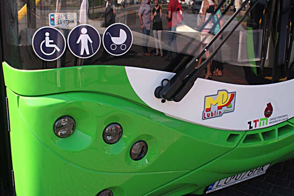 Gałąź uszkodziła trakcję. Utrudnienia w centrum Lublina 1 img 2508 2023 03 06 084331 2025 06 03 092200