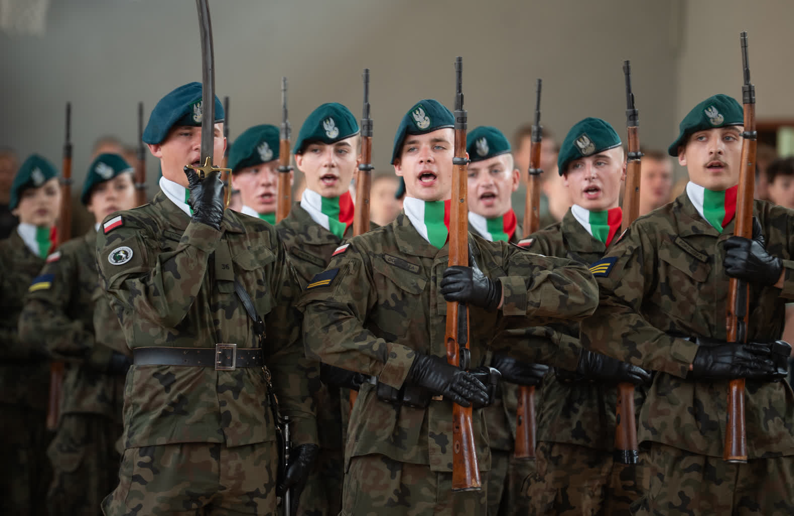 Żegnaj szkoło! Uczniowie rozpoczęli wakacje 2 zakończenie.jpg