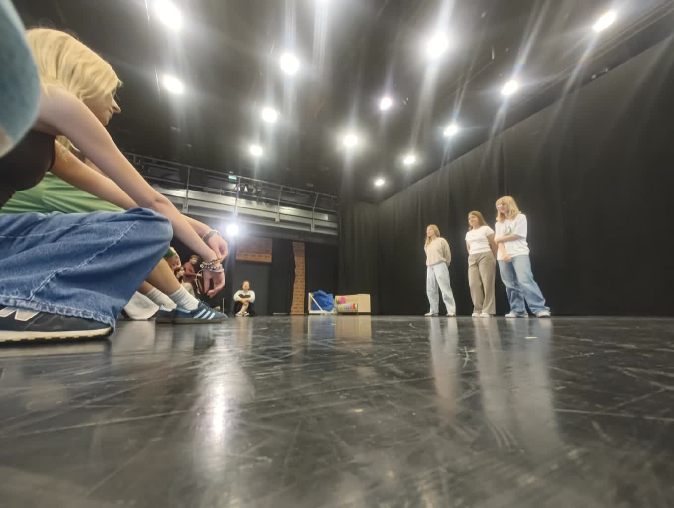 Młodzież ma głos. Uczniowie tworzą własny spektakl teatralny 2 2988b069-9e92-498d-b751-50795aaded78.jpg