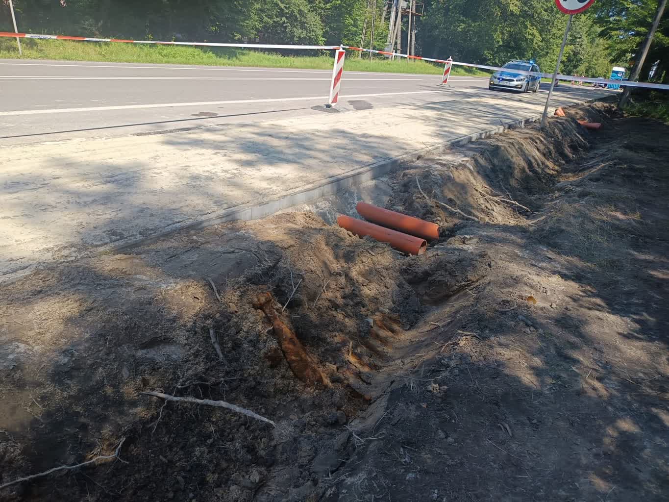 Podczas prac remontowych odkryto osiem pocisków. Obwodnica Kraśnika zablokowana 3 518314782_1038480525121995_6672998780203888772_n.jpg