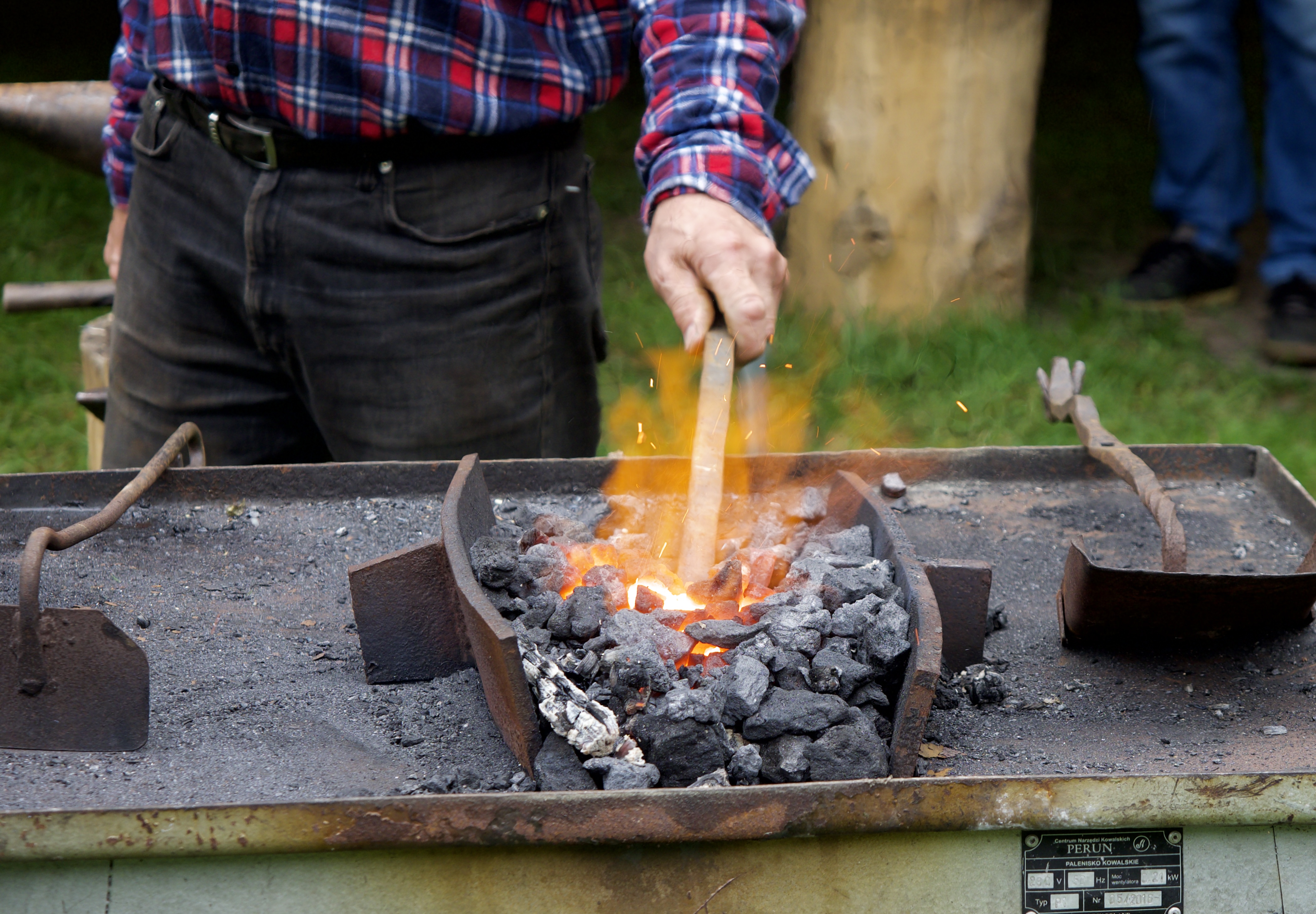 Kowale już kują. W Wojciechowie ruszyły słynne warsztaty