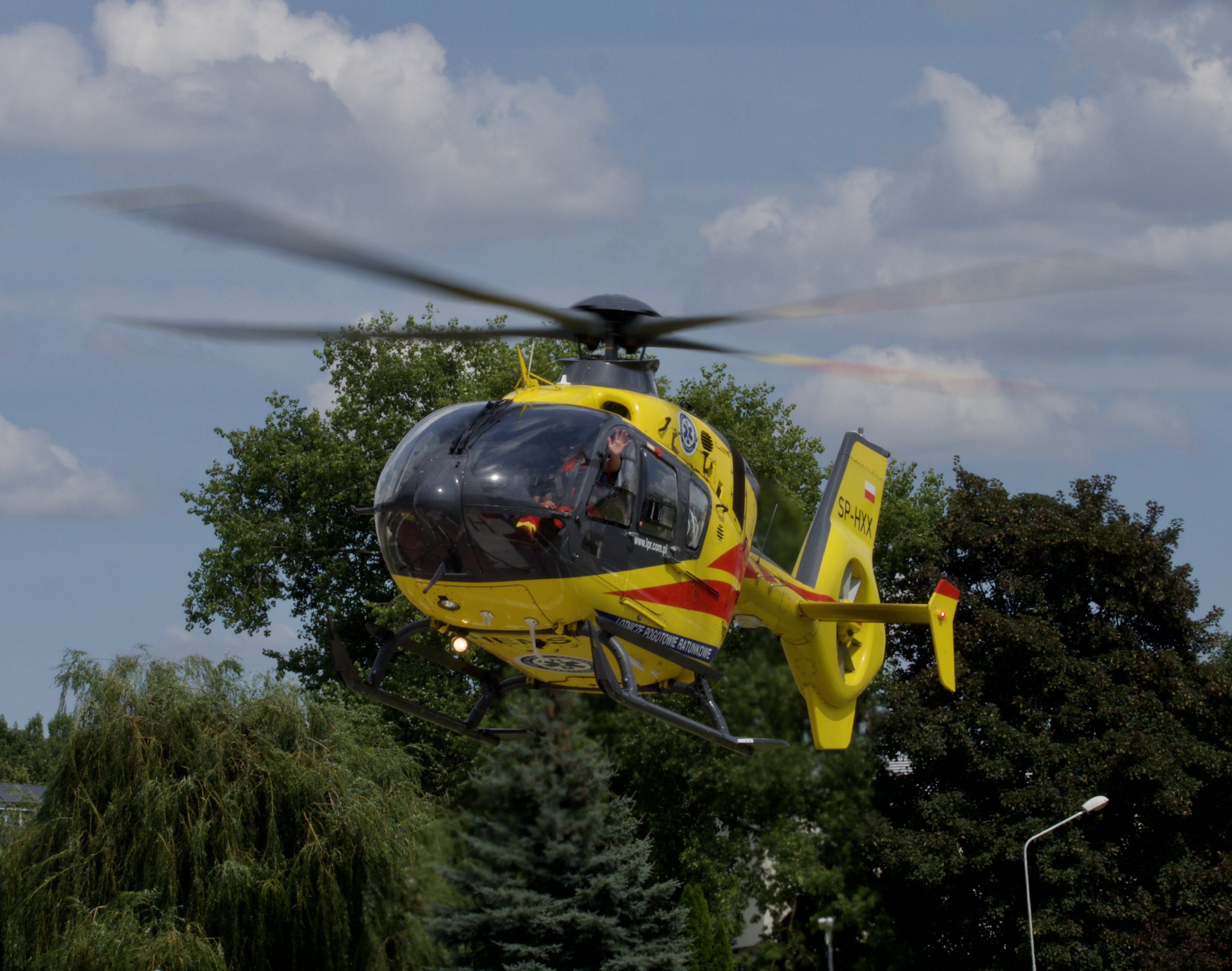 Trzylatek potrącony na pikniku. Dziecko do szpitala zabrał śmigłowiec