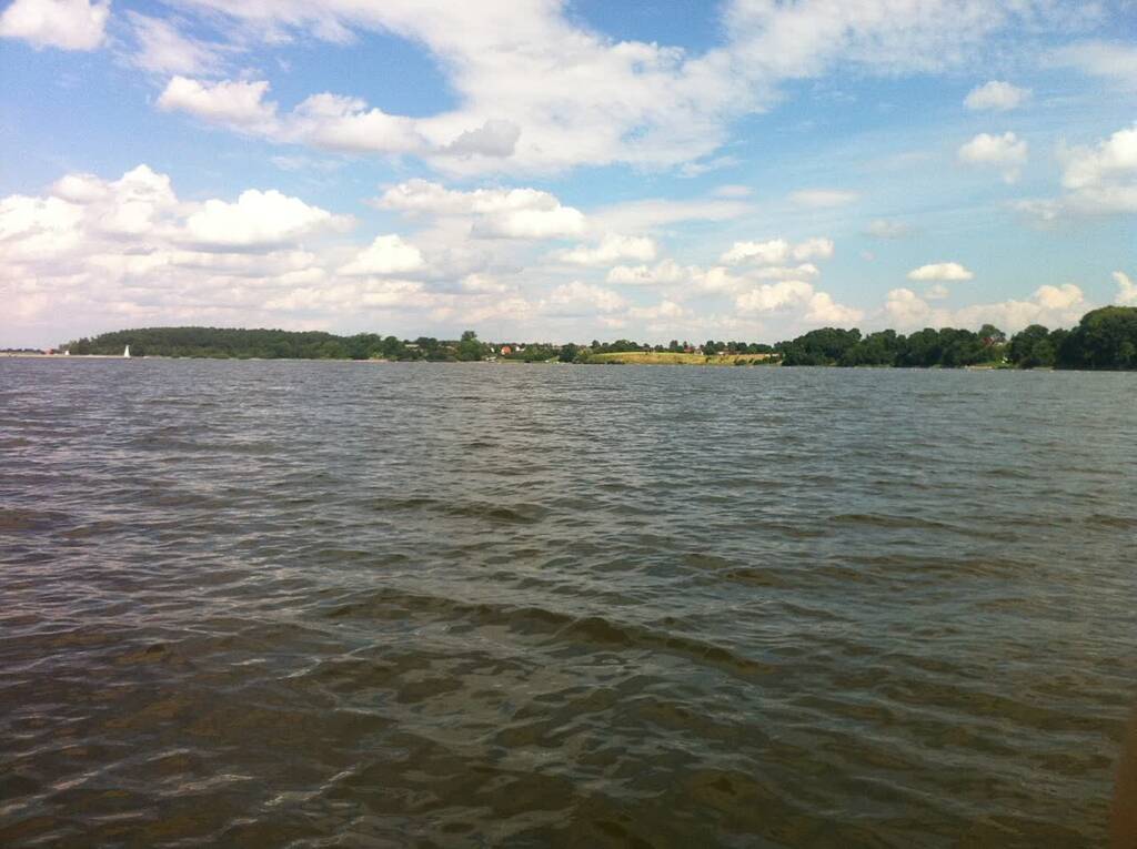 Czerwona flaga nad kąpieliskami. Sprawdź, gdzie nie wolno się kąpać 1 zalew w nieliszu 4 2025 07 23 120524