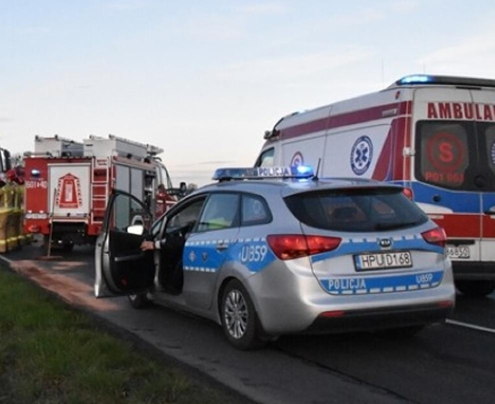 Zderzenie osobówki i motocykla. 1 osoba ranna