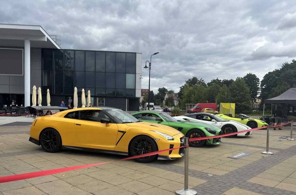 Ekskluzywne auta i pomaganie idą w parze. W Puławach zbierają na karetkę 3 2 2025 08 23 145750