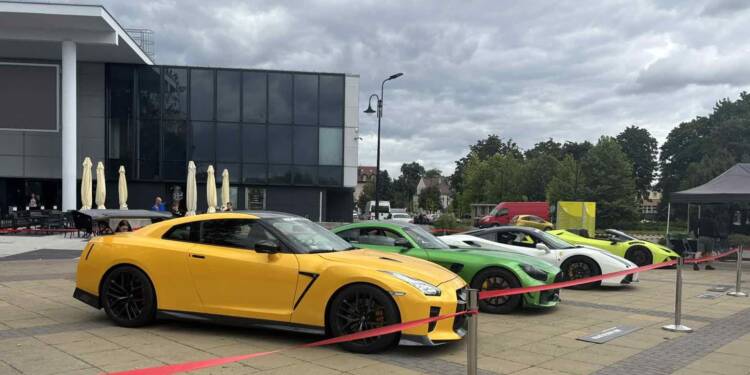 Ekskluzywne auta i pomaganie idą w parze. W Puławach zbierają na karetkę 1 2 2025 08 23 145750