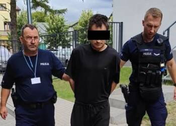 Podpalił łóżko, na którym spał ojciec. Grozi mu nawet dożywocie 7 344 273505 2025 08 19 130205