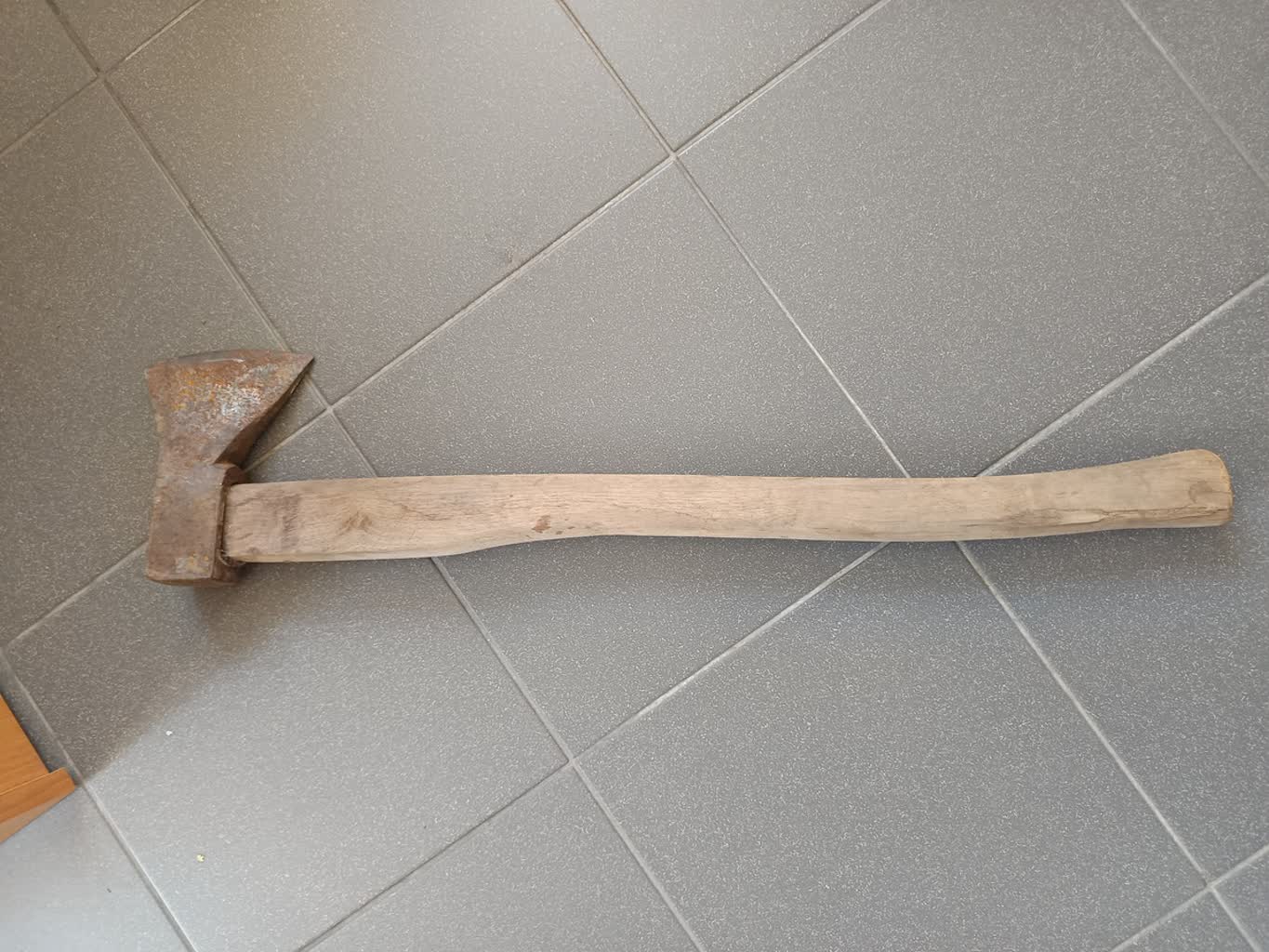 Siekiera, narkotyki i groźby karalne. Burzliwy finał wieczoru kawalerskiego 2 350-272959.jpg