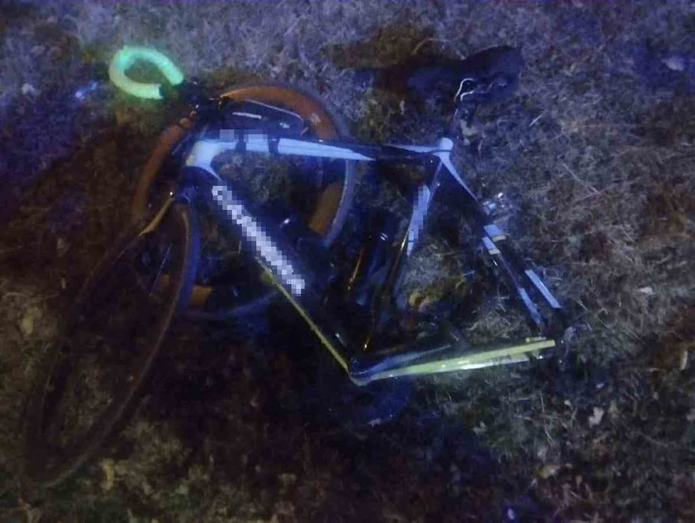 Czołowe zderzenie rowerzystów. Jeden z nich trafił do szpitala