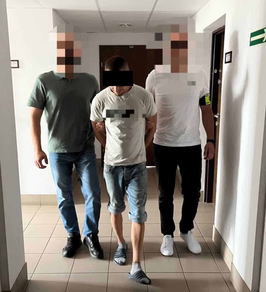 Poszukiwany zatrzymany. Miał przy sobie narkotyki 2 359-273598.jpg