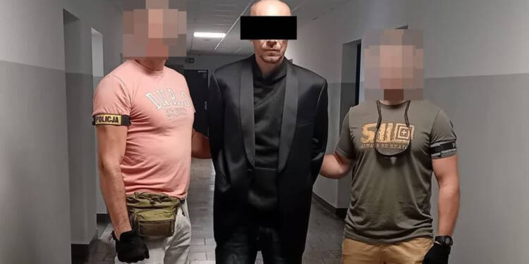 Lubelscy policjanci rozpracowali oszusta. 47-latek wpadł w banku 1 528411777 1056530179983696 2995530407353061437 n 2025 08 06 132409