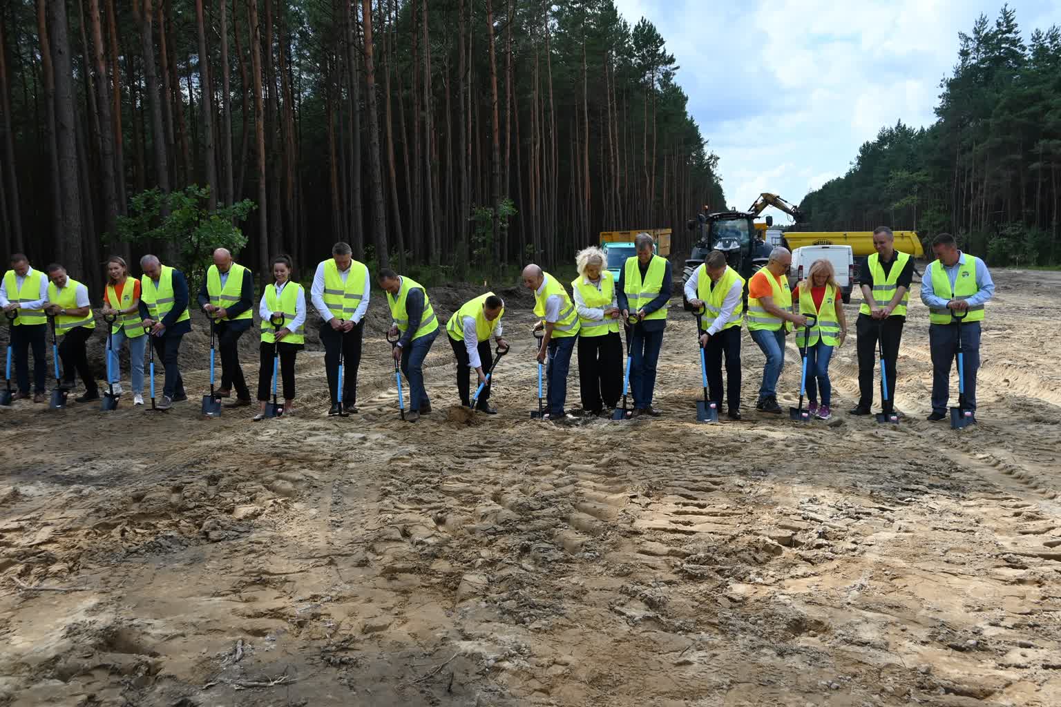 Ruszyła budowa drogi do portu w Małaszewiczach. Wielu czekało na nią od lat! 3 528601568_1201075458726250_8939510967057141904_n.jpg