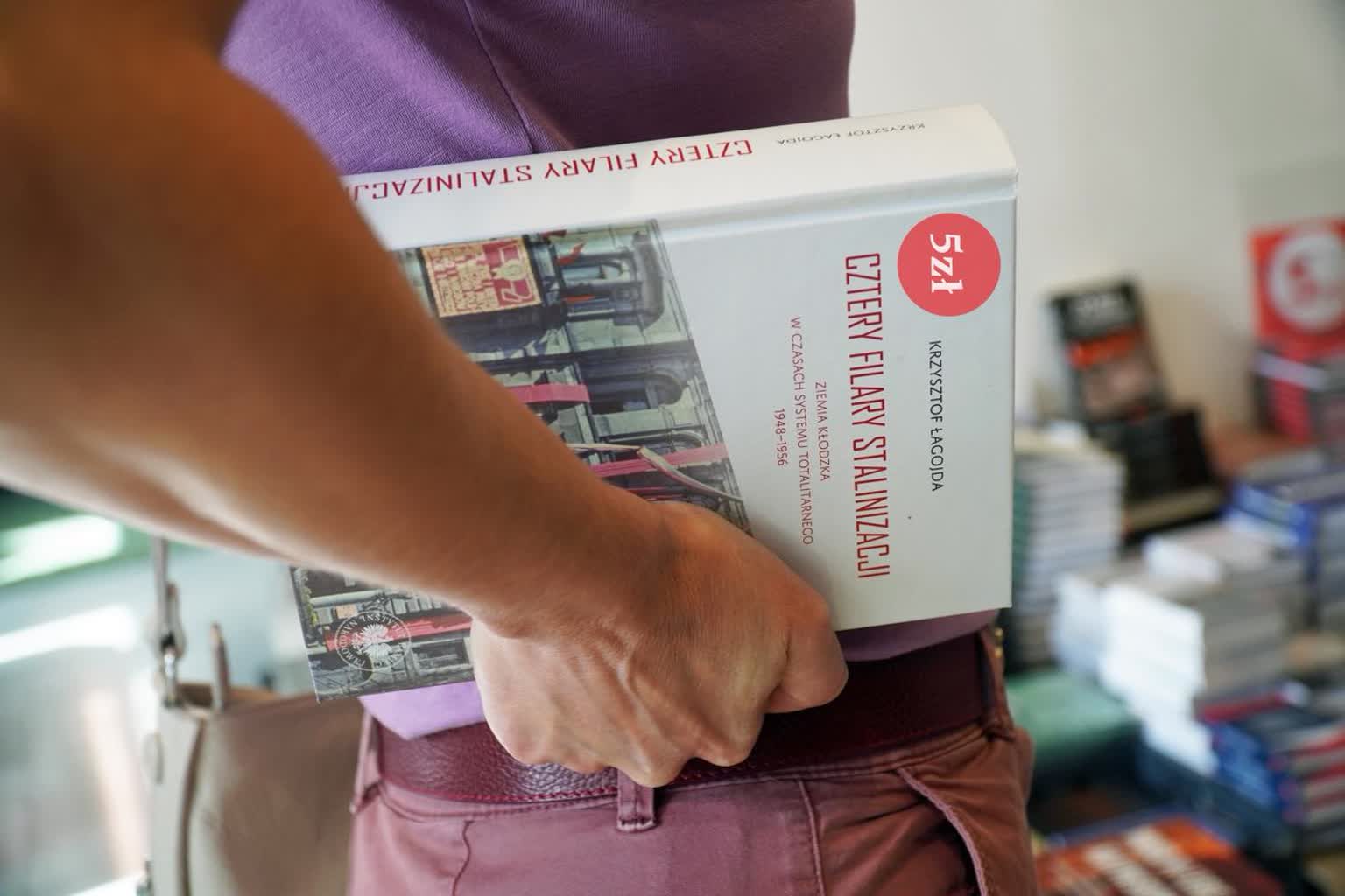 Książka w centrum zainteresowania. IPN kusi cenami 2 529915401_1190414969780301_245382335886244907_n.jpg