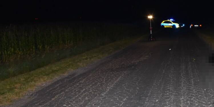 Tragedia na drodze. Samochód przejechał po leżącym mężczyźnie 1 68 274151