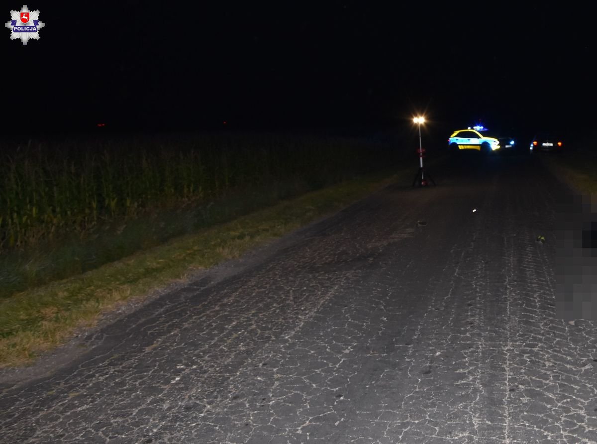 Tragedia na gminnej drodze. Samochód przejechał po leżącym mężczyźnie
