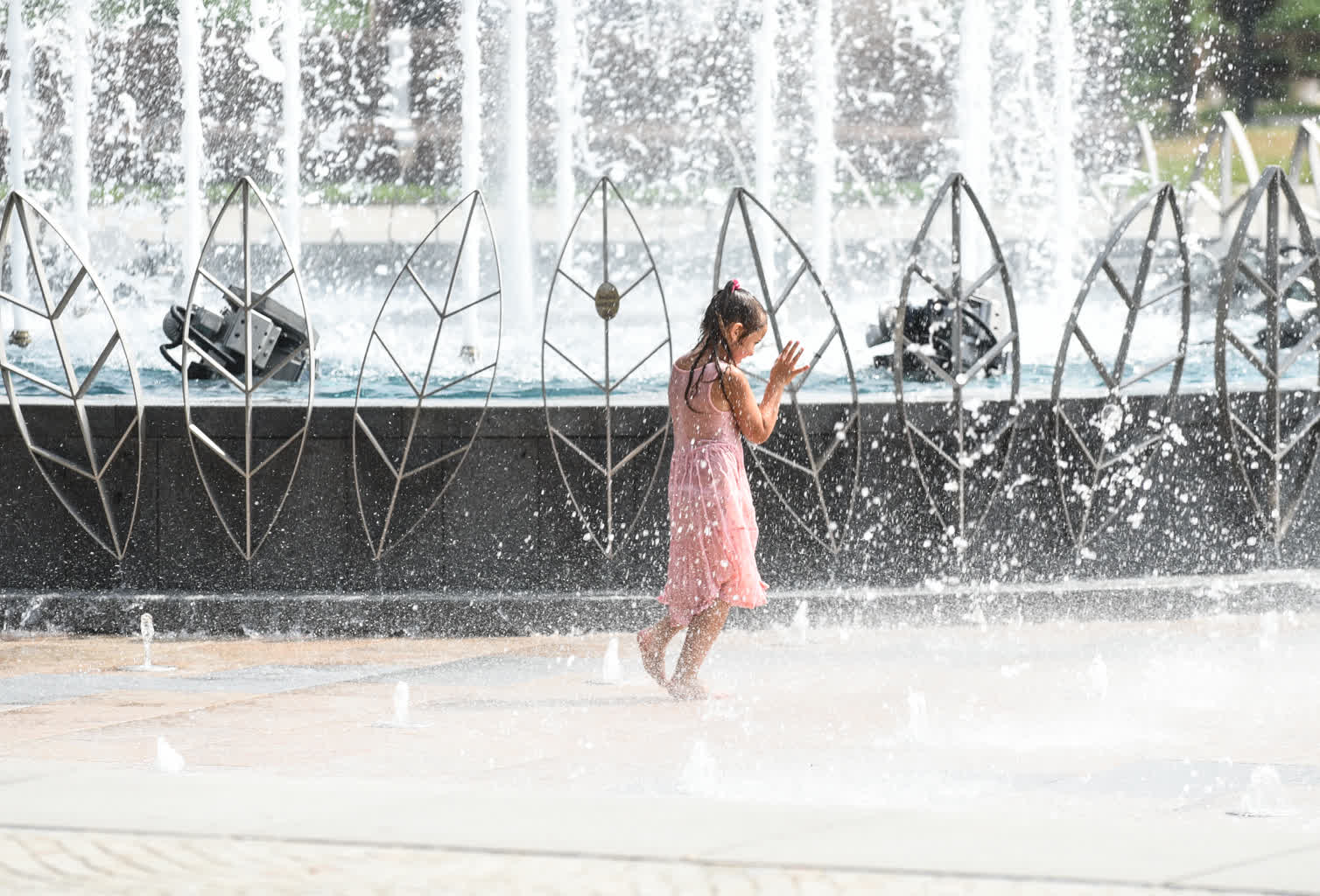 Upał nie odpuszcza. IMGW ostrzega, medycy apelują o ostrożność