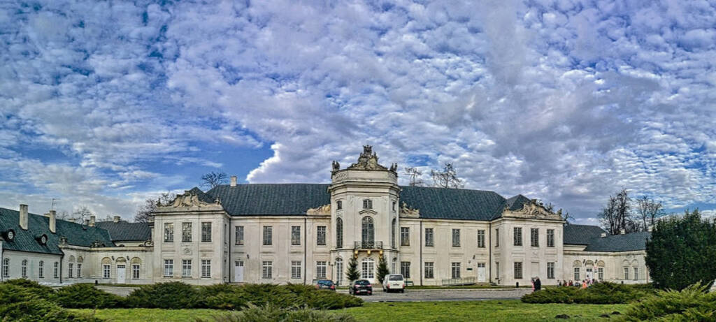 dziedziniec palacu potockich 2025 08 12 071256