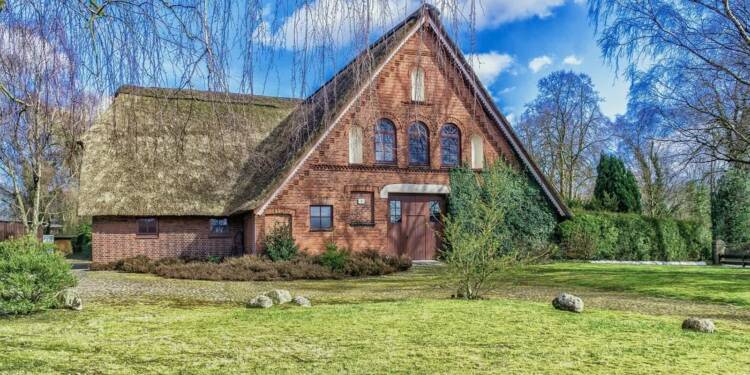 farmhouse 2672443 1280 2025 08 06 172618