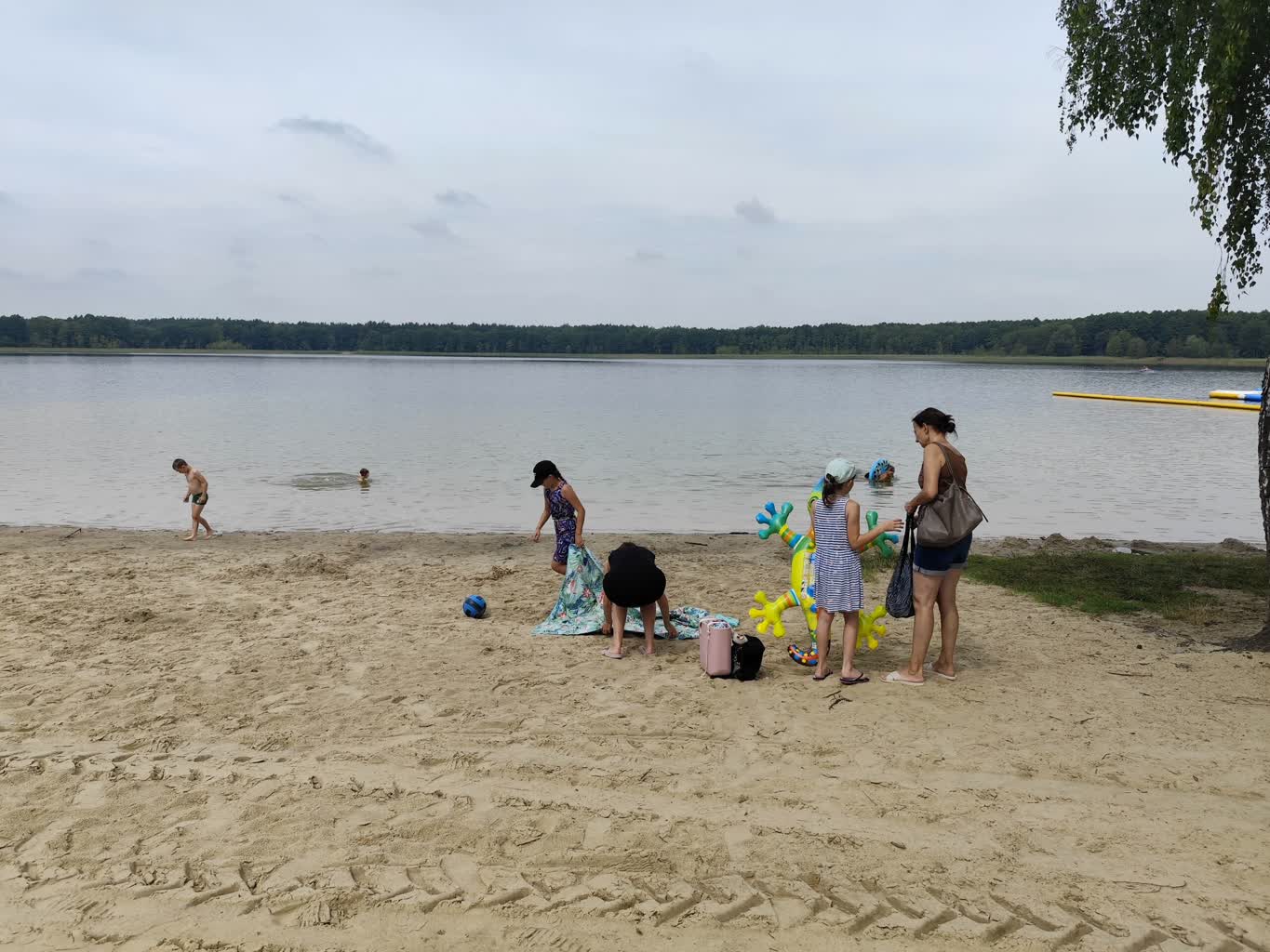 Niebezpieczne bakterie w jednym z jezior. Sanepid ostrzega