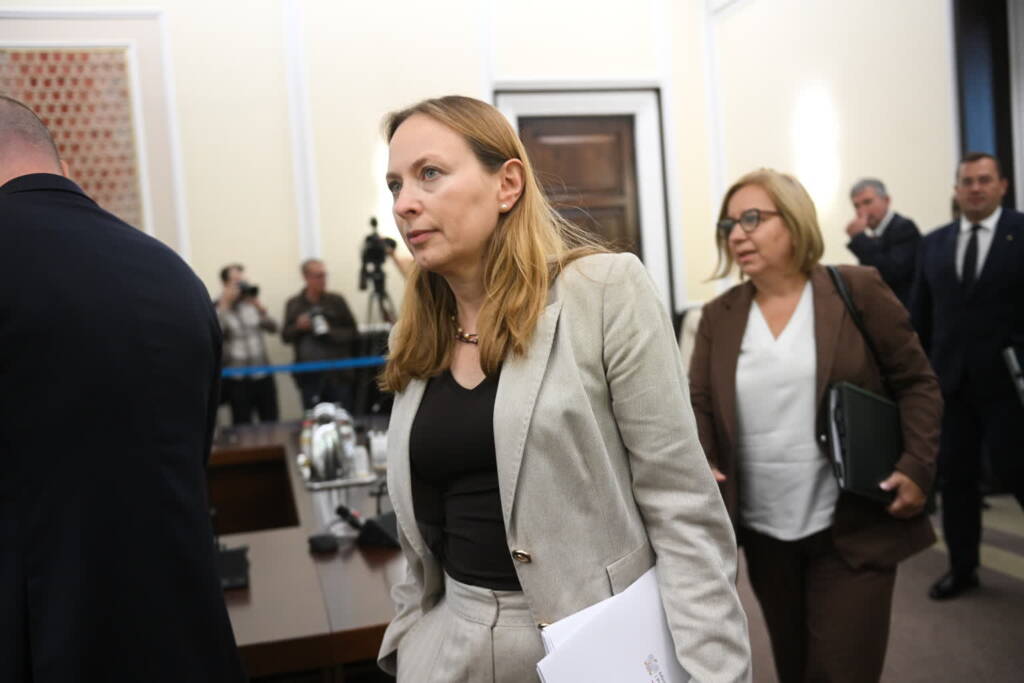 mid 25819079 2025 08 20 194441