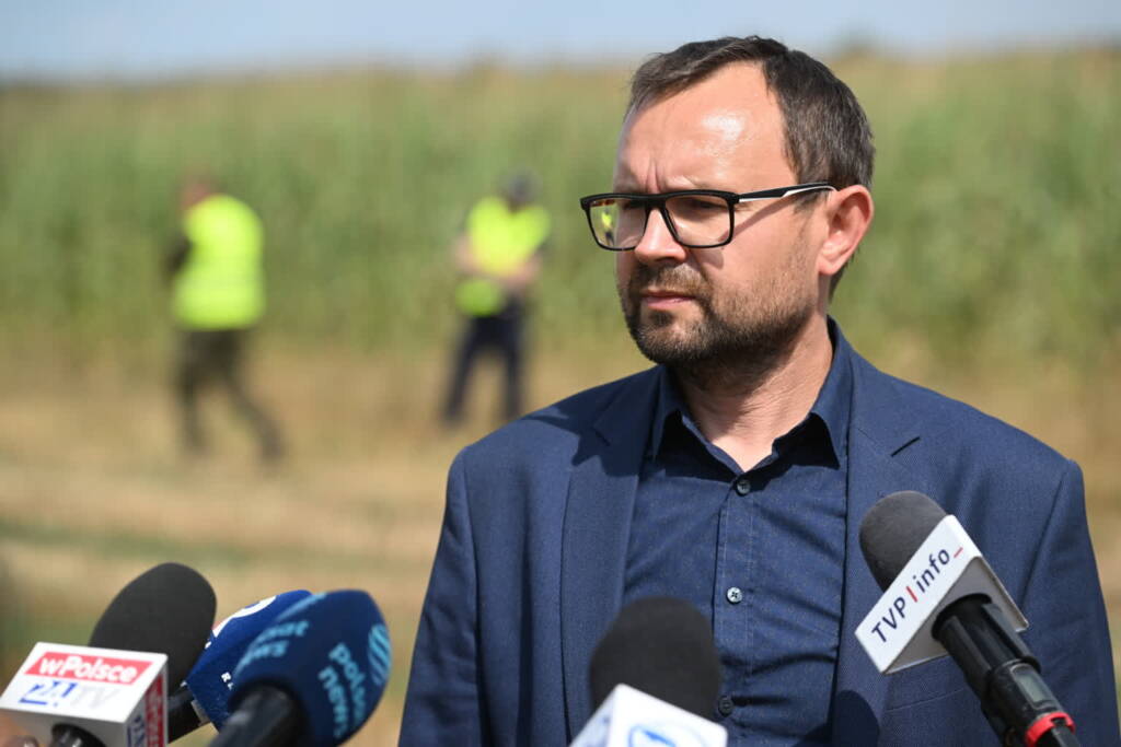 mid 25820197 2025 08 20 204412