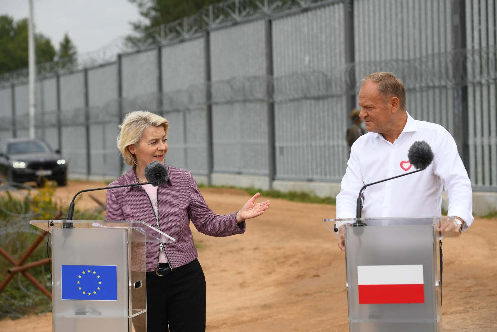 Donald Tusk i szefowa KE na granicy: Konieczna zdecydowana postawa wobec polityki Rosji