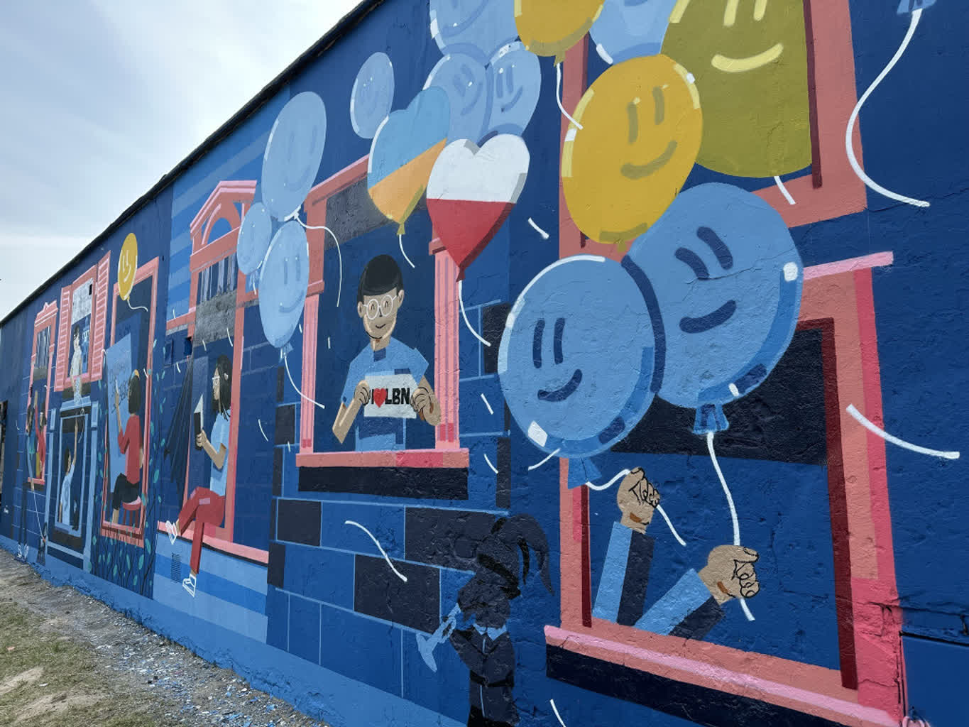 Wdzięczność niemile widziana? Ktoś zniszczył symboliczny mural 4 mural_ujecie_z_boku,klOWfqWibGpC785HlXs.jpg