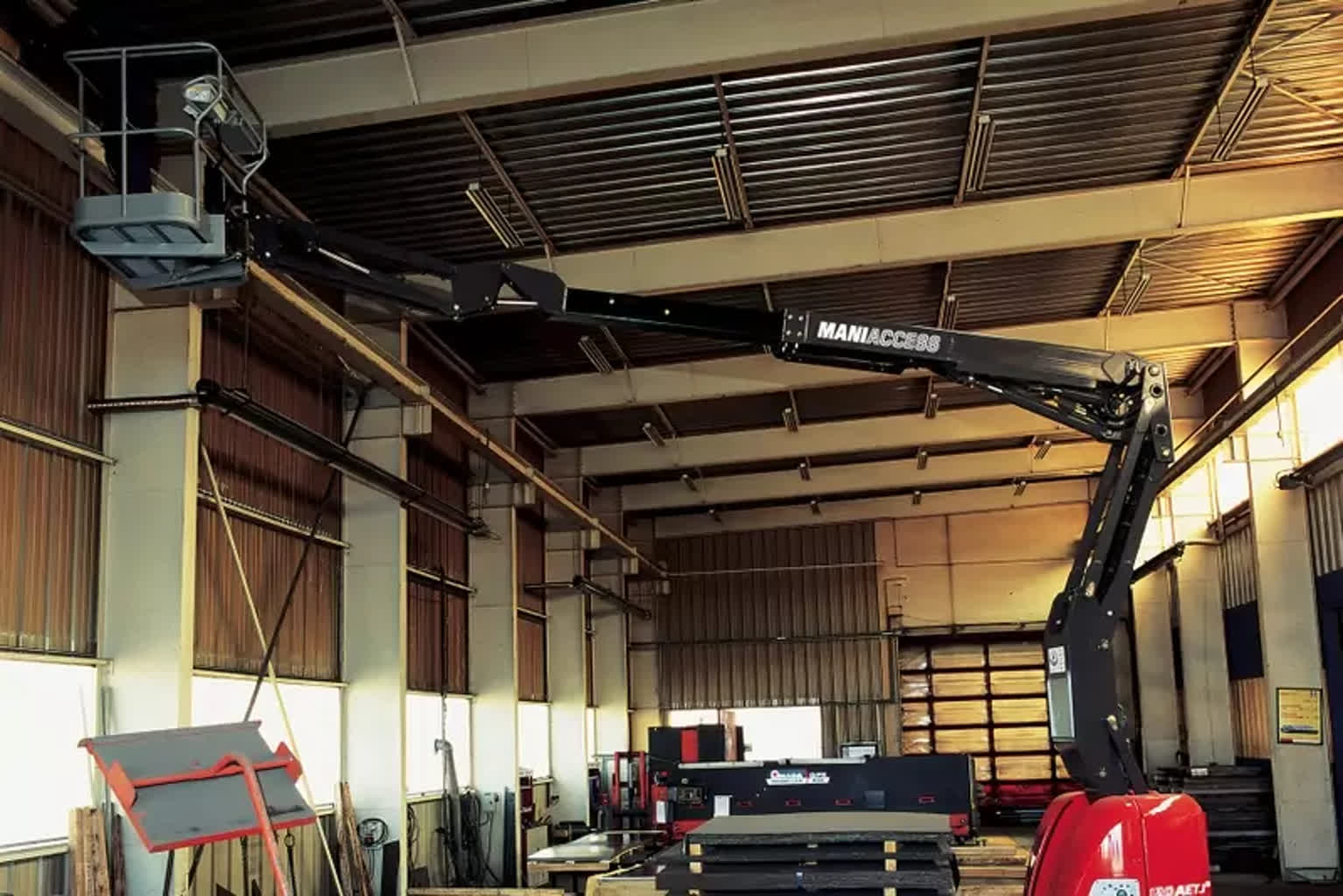 Podnośnik koszowy Manitou – wszechstronność i bezpieczeństwo pracy na wysokościach 2 obraz_1.jpg