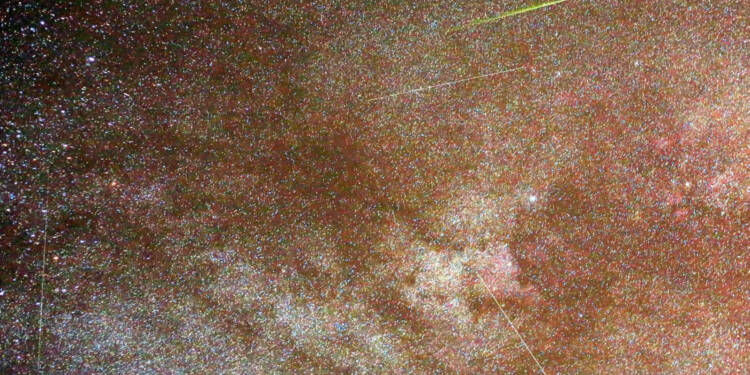 Maksimum Perseidów. Gdzie i jak oglądać spadające gwiazdy? 1 pm gwiazdy002 2025 08 12 170252