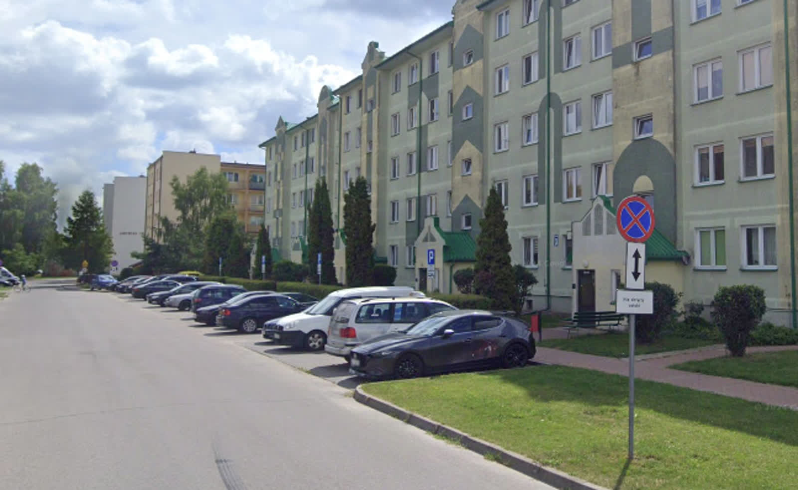 Potrzebna odpowiednia karta. Parkingowe kontrowersje przy bialskim bloku