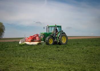 tractor 7375252 1280 2025 08 10 105755