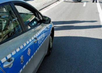 Wypadek na drodze wojewódzkiej. Dwie osoby w szpitalu 8 wypadek 1