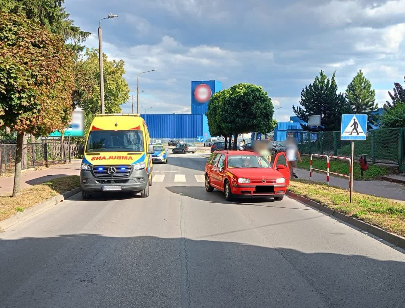 Pieszy potrącony na przejściu. Mężczyzna trafił do szpitala