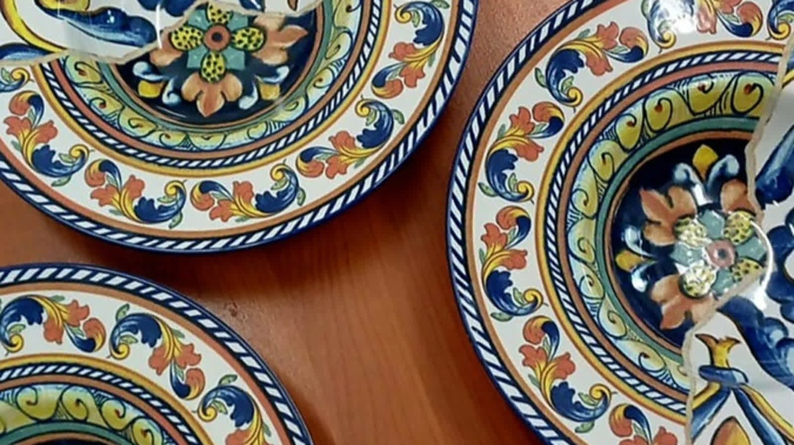 Na pamiątkę obiadu… ukradł talerze